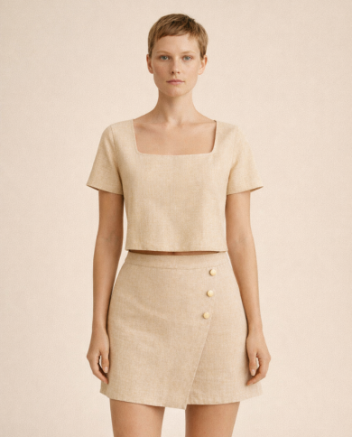 Mini-jupe en lin beige sable à boutons dorés – Collection Nil | Tadoupika